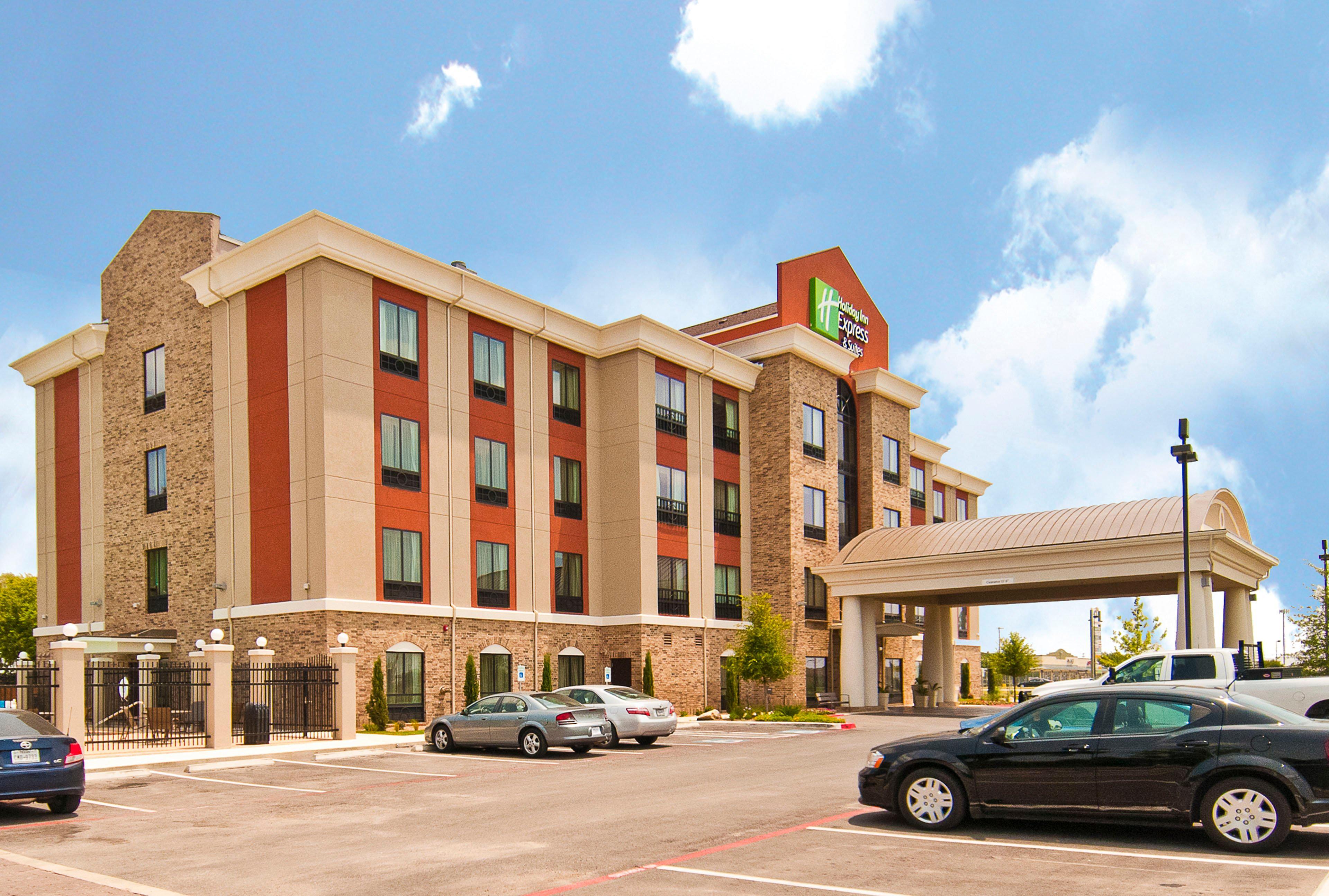Holiday Inn Express & Suites San Antonio Frost Bank Center By Ihg Bagian luar foto