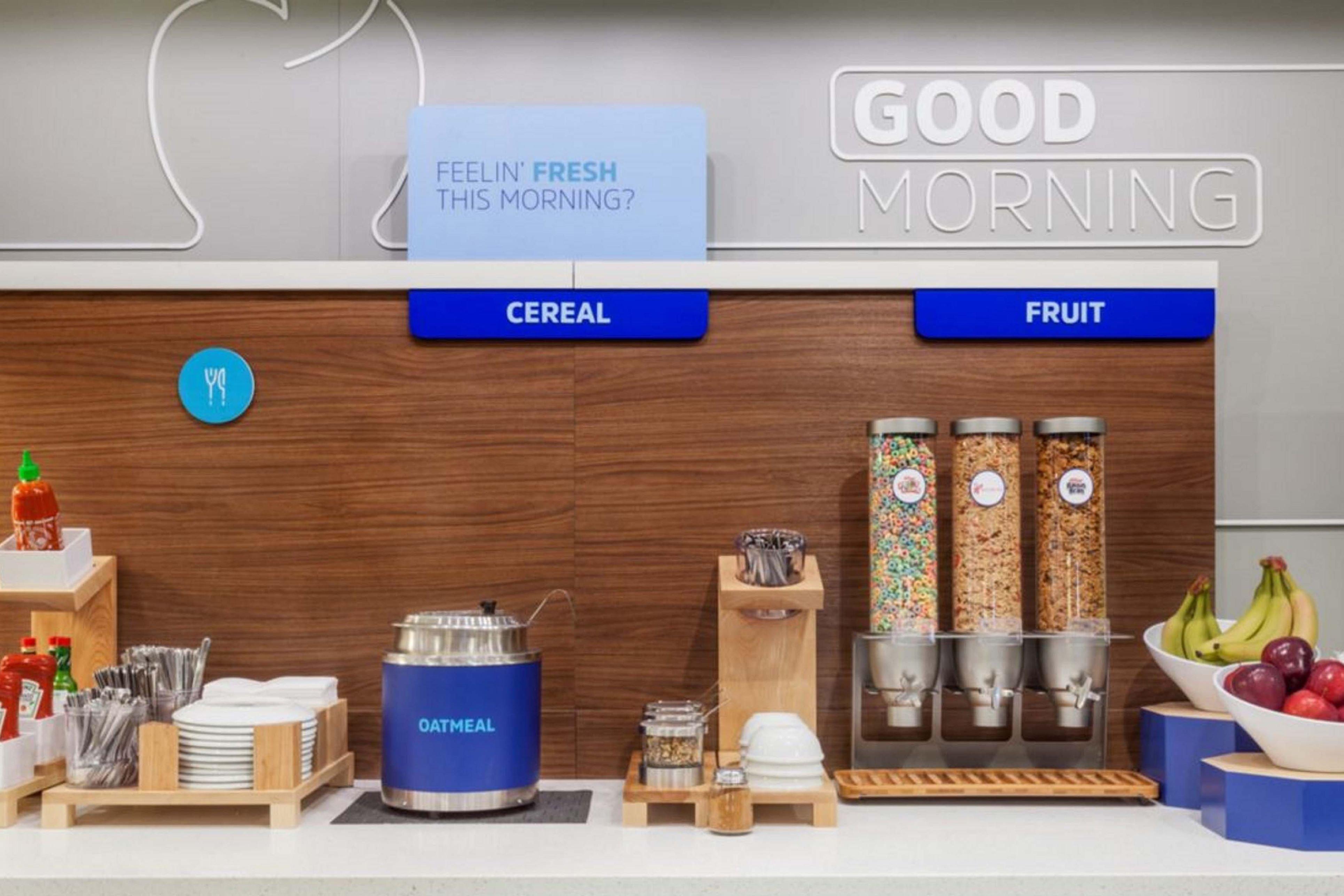 Holiday Inn Express & Suites San Antonio Frost Bank Center By Ihg Bagian luar foto