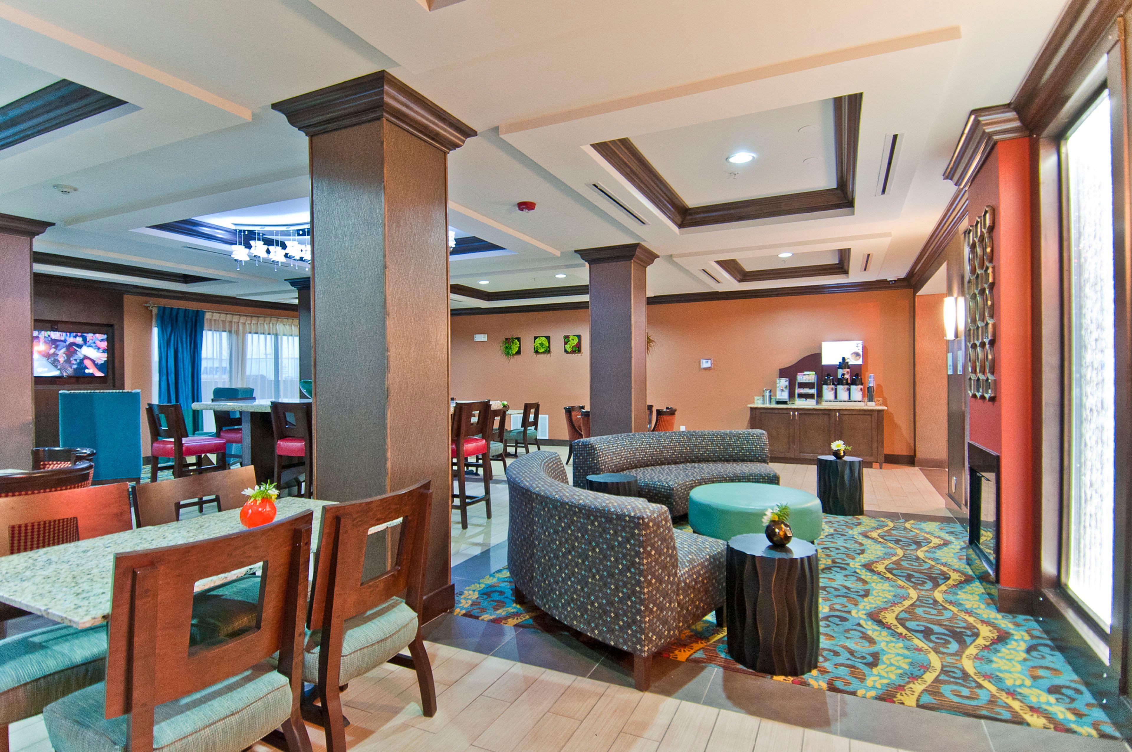 Holiday Inn Express & Suites San Antonio Frost Bank Center By Ihg Bagian luar foto