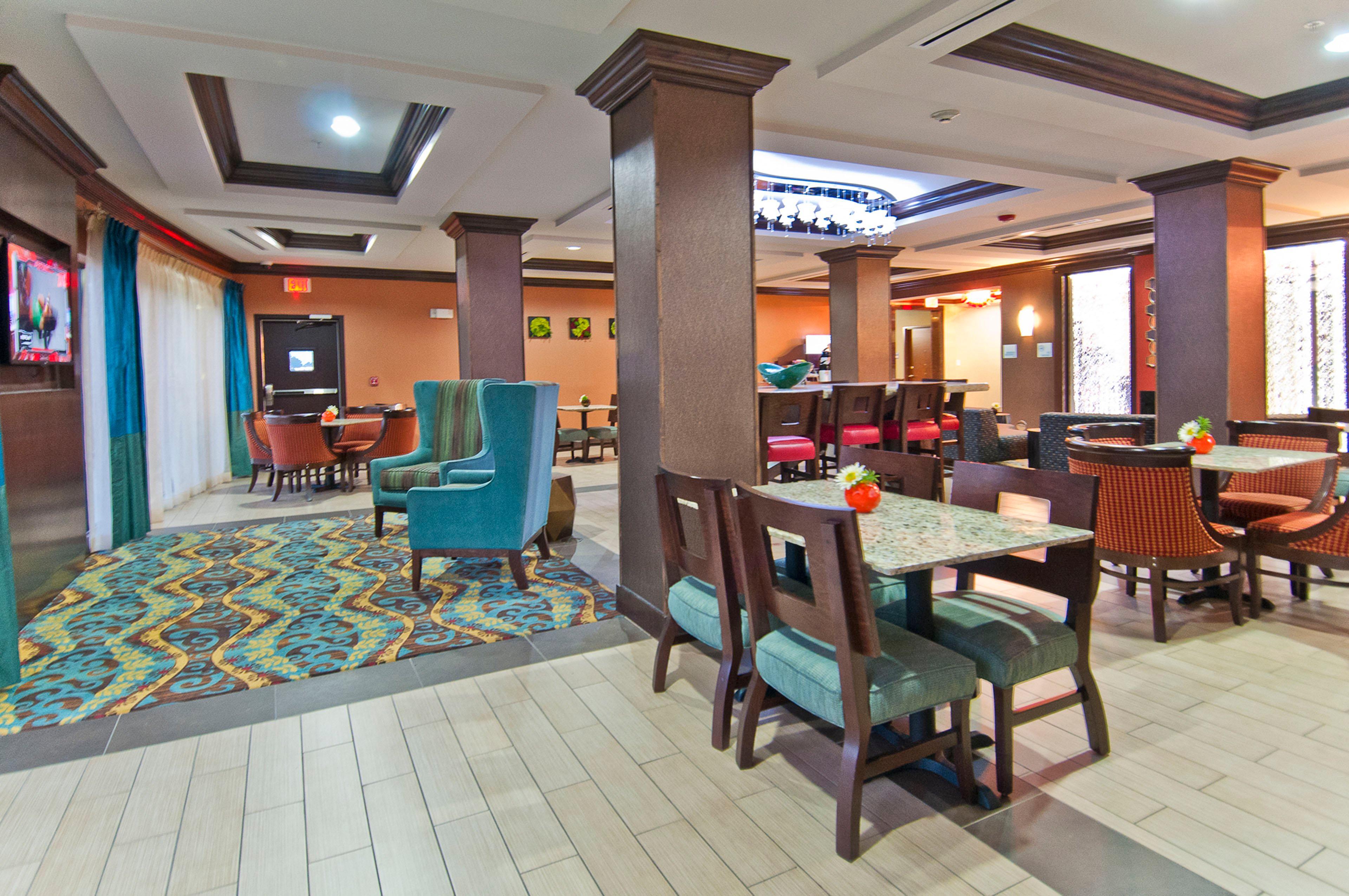 Holiday Inn Express & Suites San Antonio Frost Bank Center By Ihg Bagian luar foto